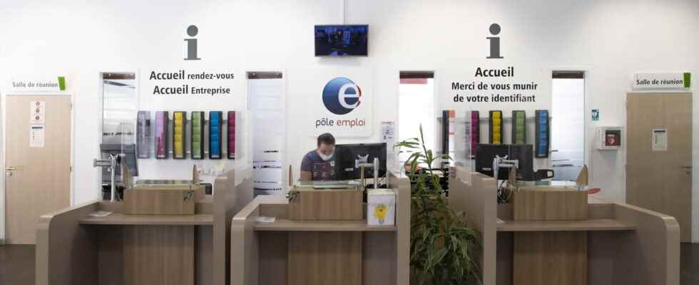 Premium of 100 euros CAF and Pole emploi when