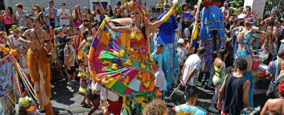 Rio de Janeiro carnival parades postponed in April due to