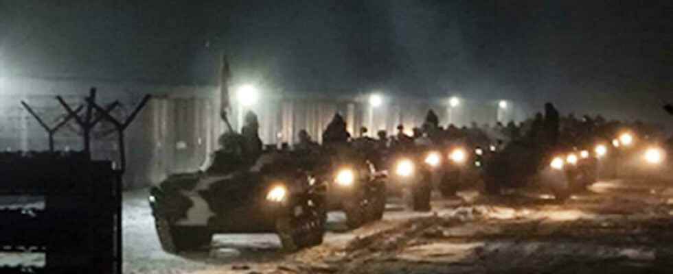 Russian troops mass on the Ukrainian border