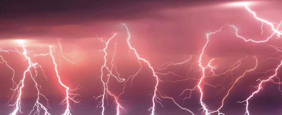 The origins of lightning revealed by a telescope