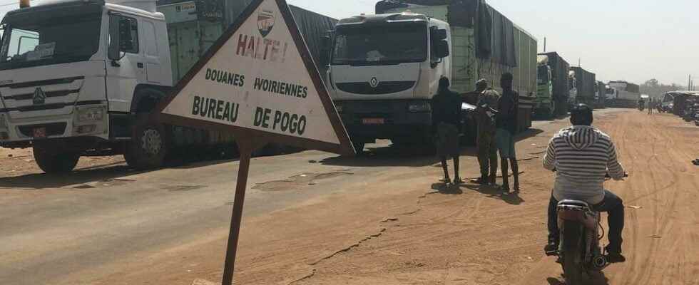 Truckers blocked at the border between Mali and Cote dIvoire