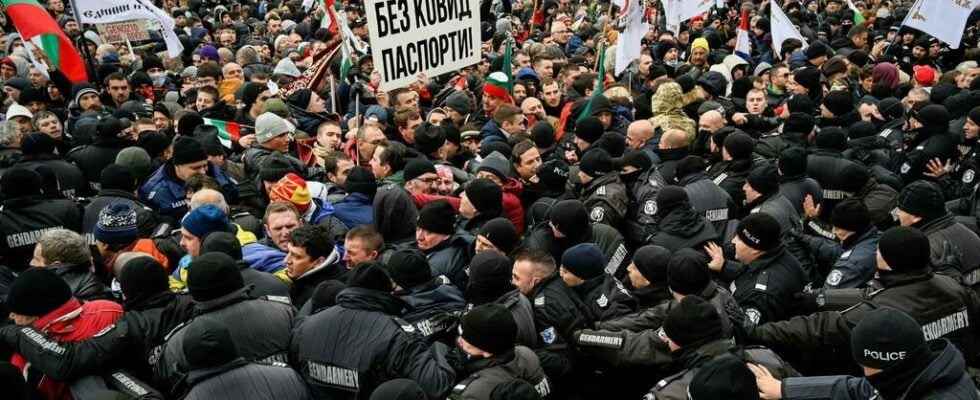 anti health pass demonstration in Sofia