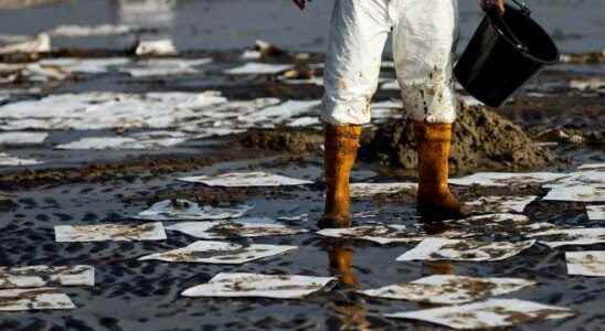 the beaches of Rayong affected by an oil spill