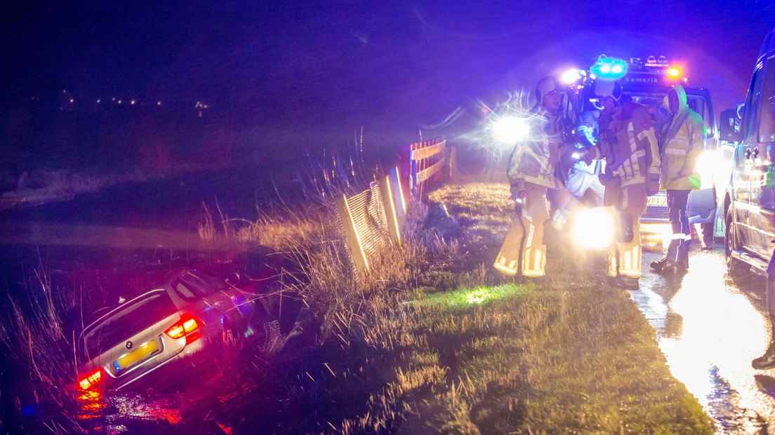 Car into the water on the N212.