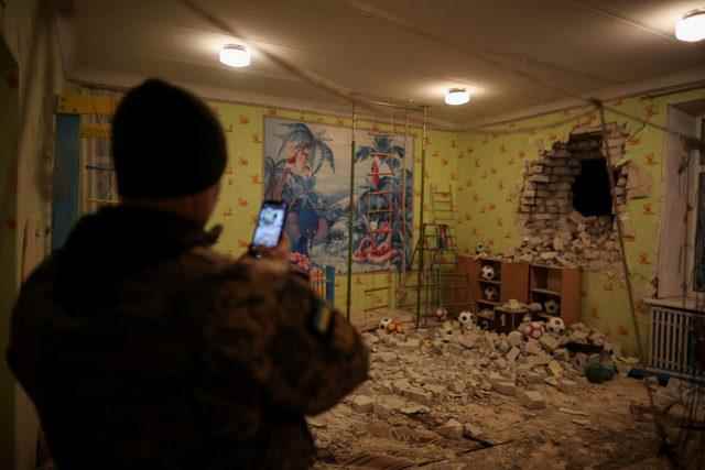 2022-02-17T232053Z_814151481_RC2SLS9FRL82_RTRMADP_3_UKRAINE-CRISIS-REBELS-MILITARY