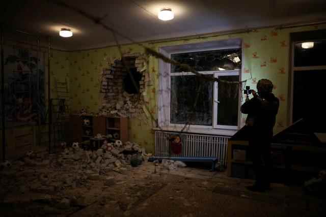 2022-02-17T232051Z_1752702488_RC2SLS985DBS_RTRMADP_3_UKRAINE-CRISIS-REBELS-MILITARY