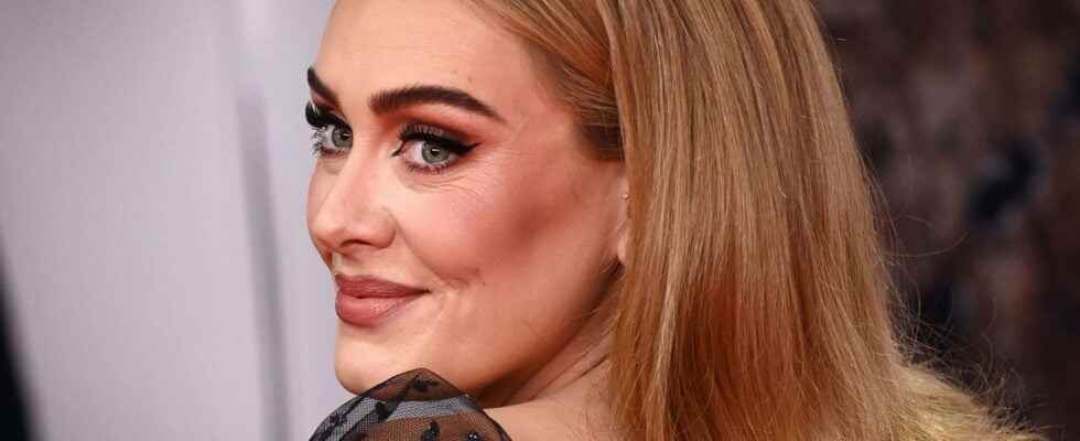 Adele looks stunning with her chic makeover at the 2022