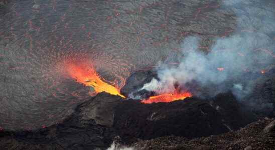 Amazing The lava lake of Kilauea Hawaii empties and refills