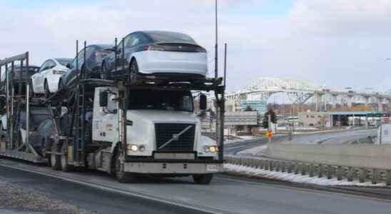 Blue Water Bridge open Saturday as police clear blockade in