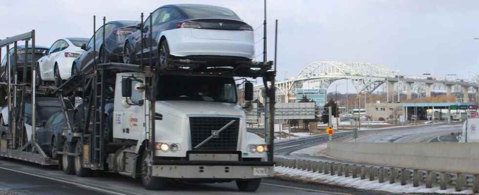 Blue Water Bridge open Saturday as police clear blockade in