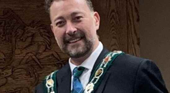 Calls grow for criminally charged Woodstock mayor to step aside