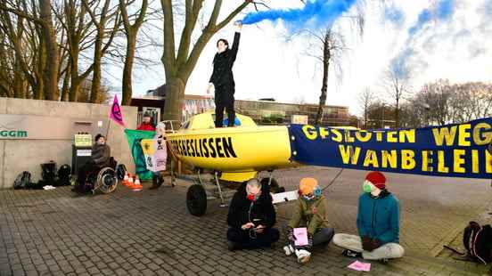 Climate activists occupy site of pension fund in Zeist already