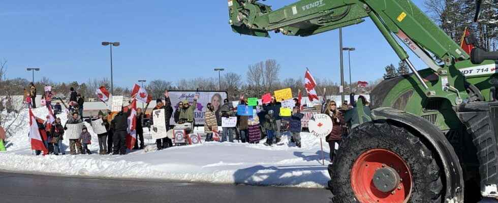 Convoys from across HN converges on Simcoe