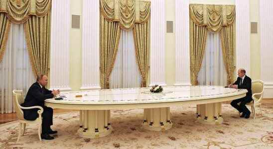 It was on the agenda during Macrons visit Putins desk