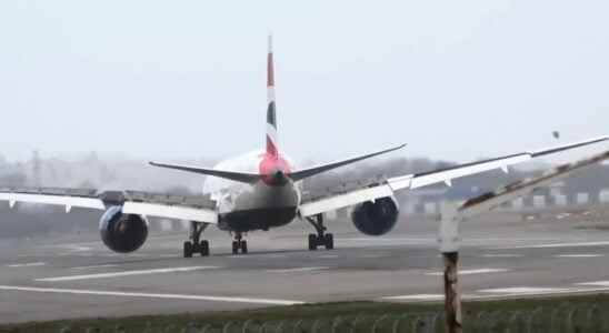 Live stream showing planes landing at London Heathrow under storm