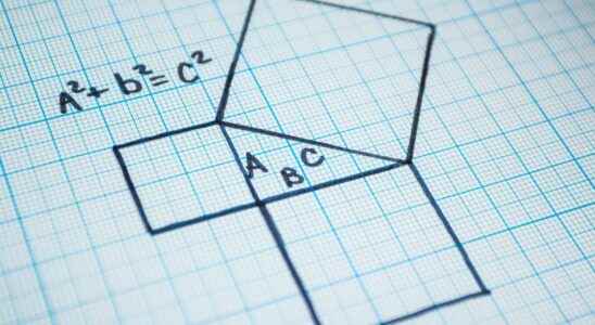 Mathematical game the Egyptian triangle