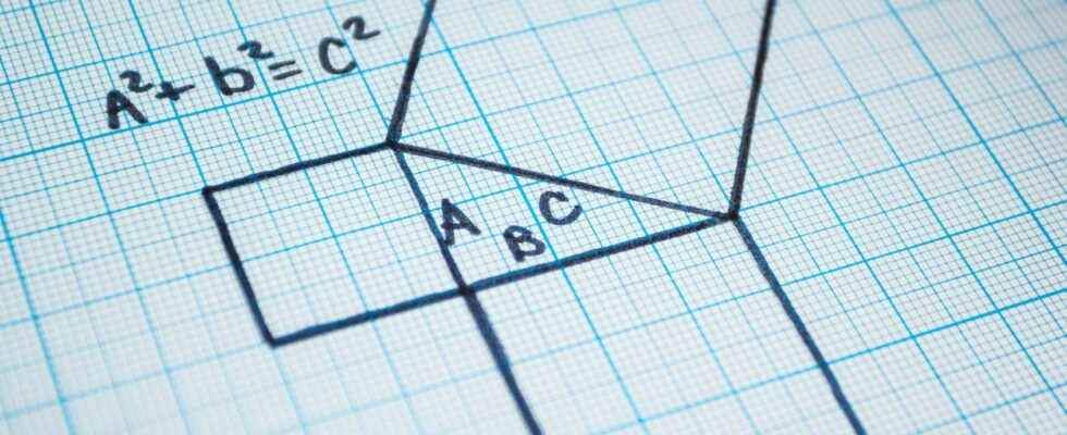 Mathematical game the Egyptian triangle