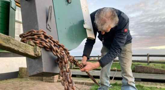 Molenaar Leen braces himself for the storm A wrong whirlwind