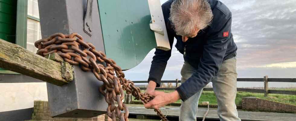 Molenaar Leen braces himself for the storm A wrong whirlwind