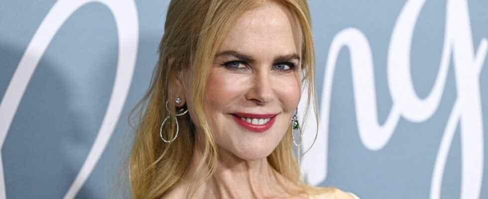 Nicole Kidman displays her flat stomach and creates controversy