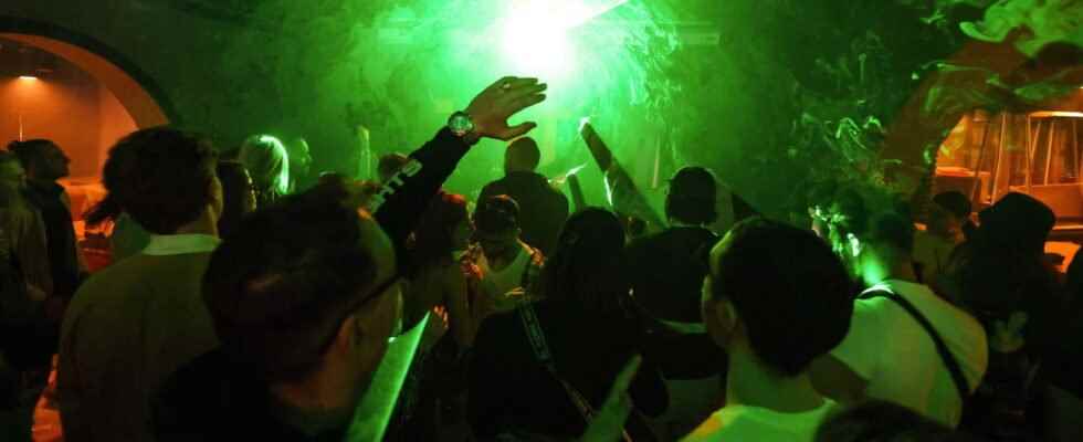 Nightclubs and Covid mask gauge All about the reopening of