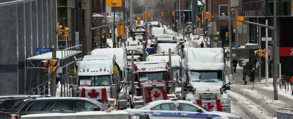 Ottawa mayor declares state of emergency as roadblocks persist