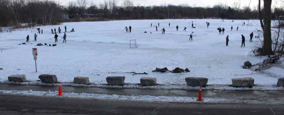 Safety concerns raised about Lake Chipican Drive parking lot