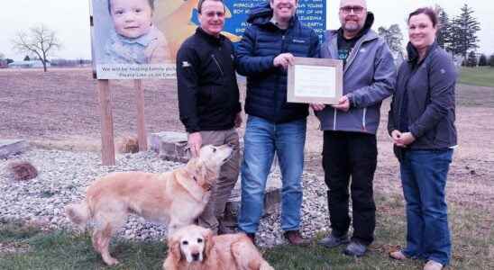 Schoonjans receives Outstanding Farmer Award in Lambton County