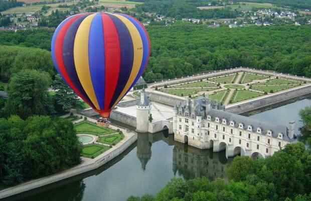 The castles of the Loire by hot air balloon