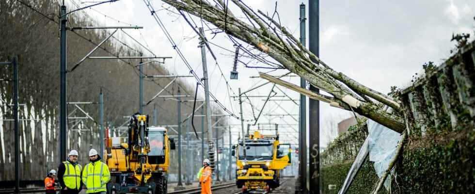 Train traffic disrupted for longer fire brigade receives more than