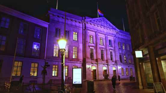 Utrecht in solidarity with Ukraine flag at half mast and