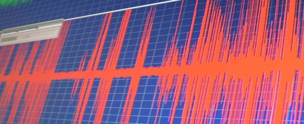 What is the loudness war which harms your favorite songs