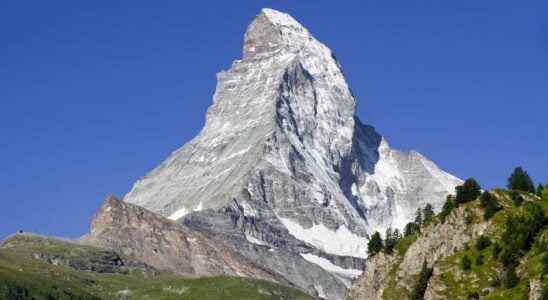 When the mountains hum the seismic song of the Earth