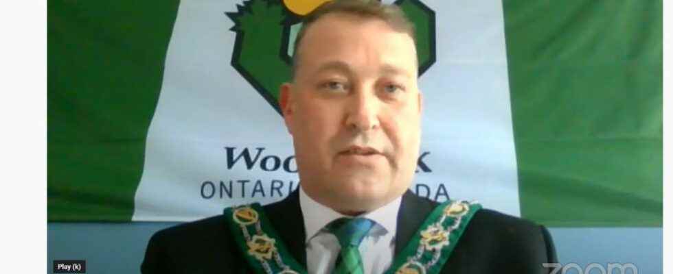 Woodstock mayor returns to public eye remains silent on sex