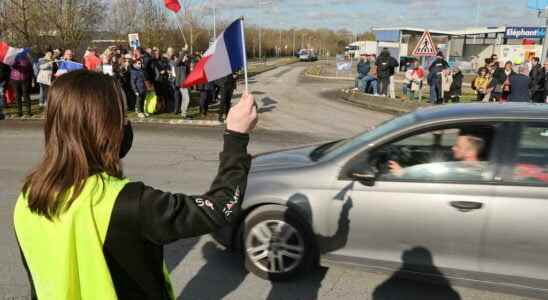 leaving from all over France the first demonstrators arrive in