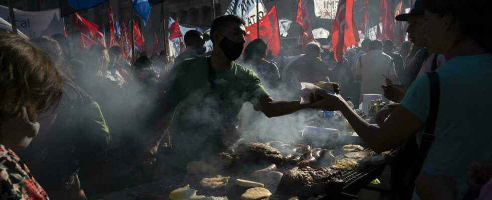 thousands of demonstrators for a justice reform