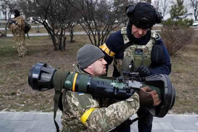 2022-03-09T134422Z_1043934241_RC2YYS9I8ADM_RTRMADP_3_UKRAINE-CRISIS-KYIV-DEFENCE