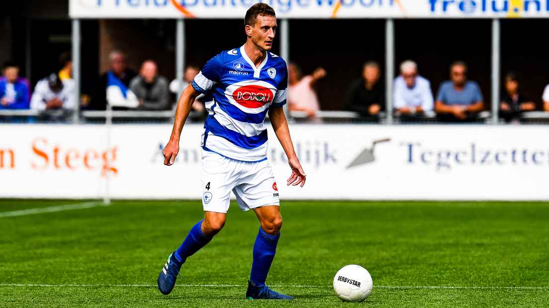 Tom van der Neut in the blue and white of Spakenburg