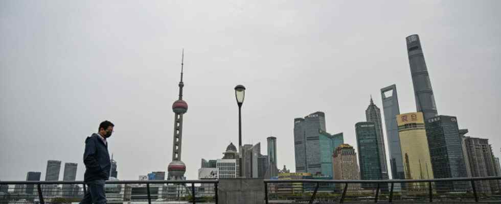 China half of Shanghai confined for four days