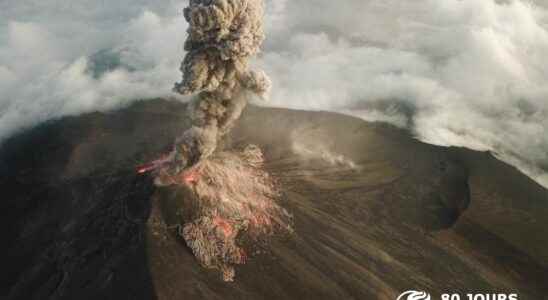 Eruption of the Fuego volcano in Guatemala with 7 km