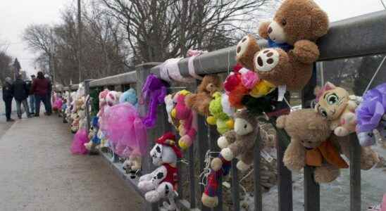 Firefighters add teddy bear to bridge memorial for girl who