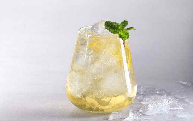 Green tea soda and lemon Burns fat by blazing Amazing