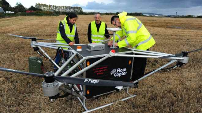 Hydraulic drone model with 6 hours flight time and 900