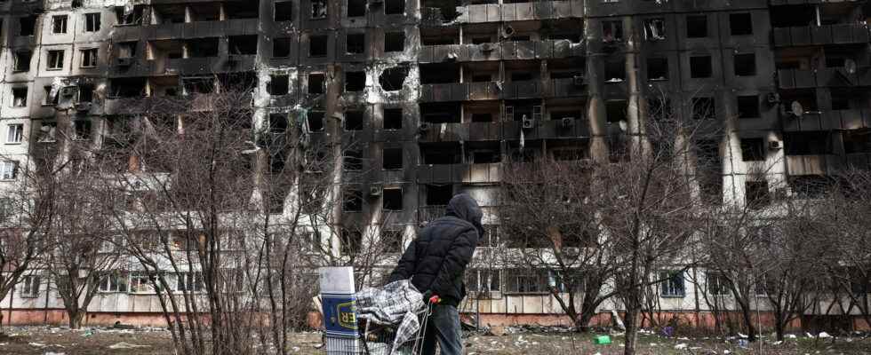 Mariupol rejects Russias ultimatum six dead in Kyiv bombing