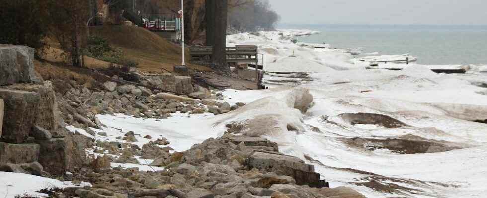 Pathway plans eyed for Old Lakeshore Road right of way