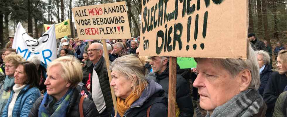 Protesters want Henschotermeers future back on the political agenda