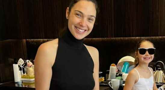 Purim Gal Gadot prepares ears of Aman with her daughters