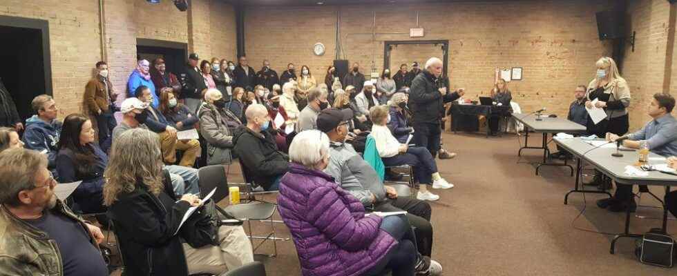 Residents sound off on homeless shelter location