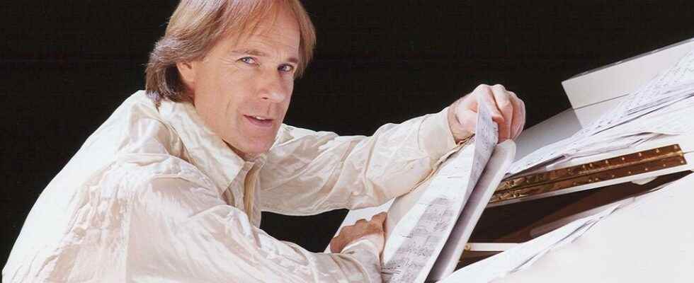 Richard Clayderman strikes the chords of love