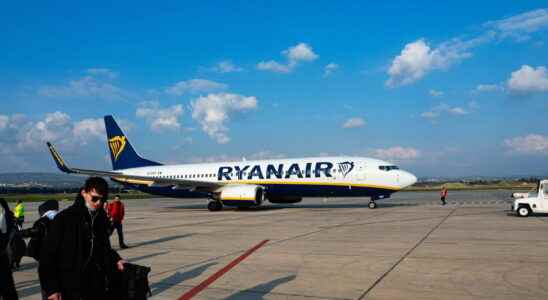 Ryanair the company launches 13 new flights from Paris Beauvais